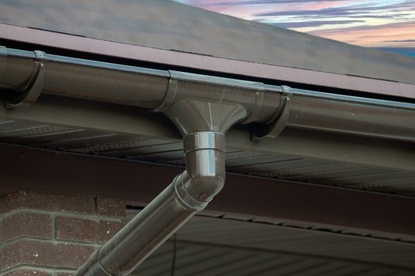 Building Gutter Installation in Jacksonville